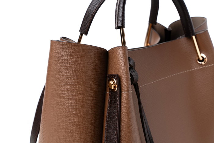 Vince Camuto Bolso Bandolera Sicilia Visón Polipiel Elegante y Sofisticado
